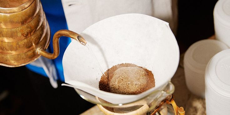 Cuánto café usar por taza: la guía de dosis y ratios