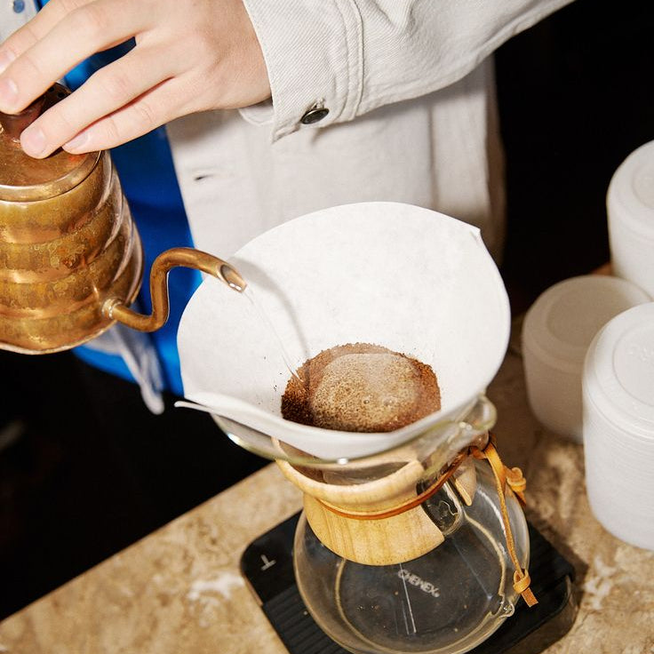Cuánto café usar por taza: la guía de dosis y ratios